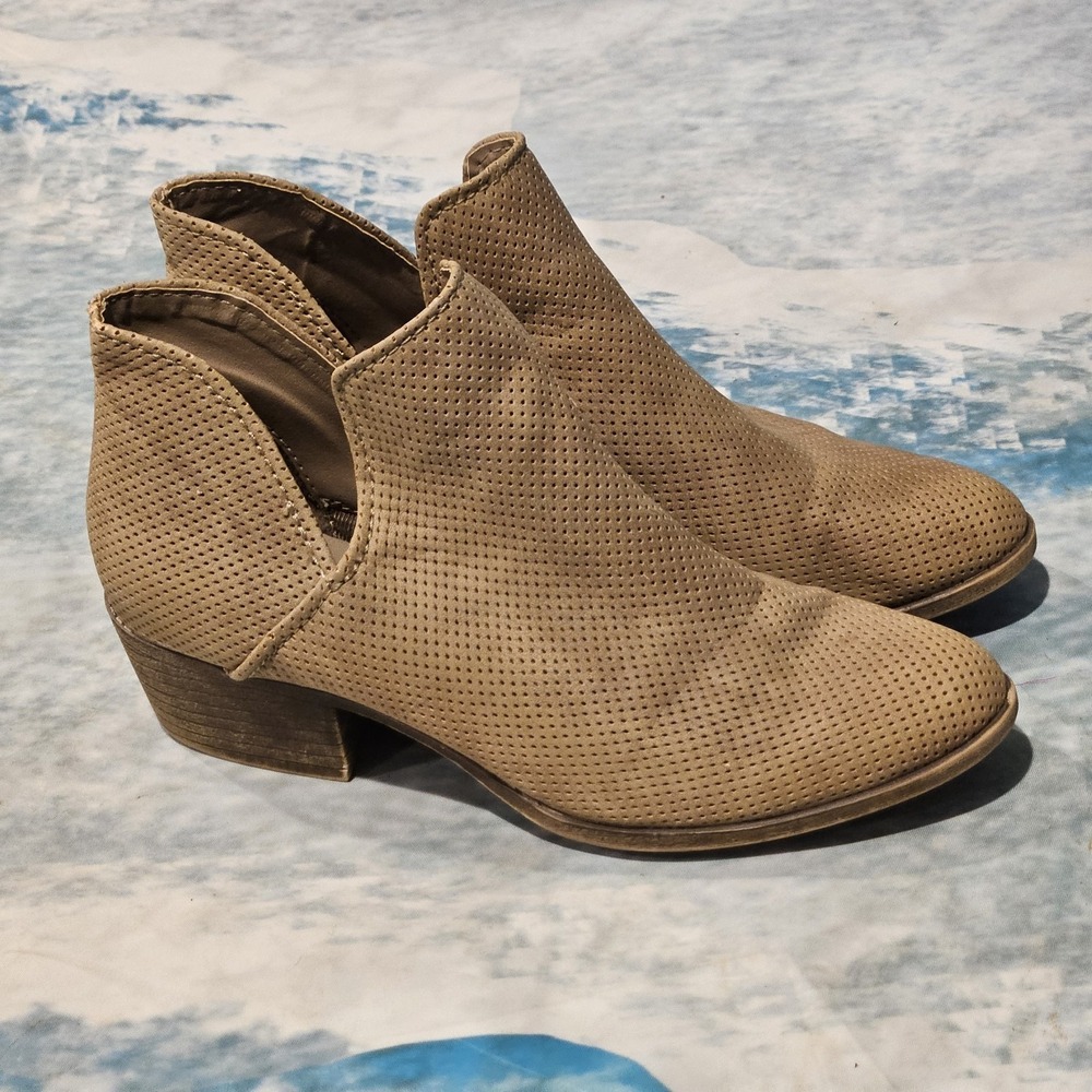 Madden‎ Girl Tan Perforated Ankle Booties Size 8 Western Stacked Heel